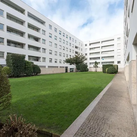 Lovelystay - Oporto Beach With 2 Free Parking Spots Apartment *